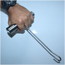 Cargar imagen en el visor de la galería, GARFIO O SACAGANCHOS PARA ASADOR DE BARRIL EN ACERO INOXIDABLE