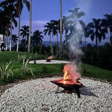 Cargar imagen en el visor de la galería, fogata triangular en leña itaho.co