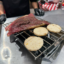 Cargar imagen en el visor de la galería, Asador Portátil Plegable De Carbón Acero Inoxidable 30x20cm
