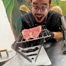 Cargar imagen en el visor de la galería, Asador Portátil Plegable De Carbón Acero Inoxidable 30x20cm
